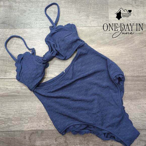Cupshe Scallop Textured Cut Out One Piece Swimsuit Size S - Picture 3 of 7